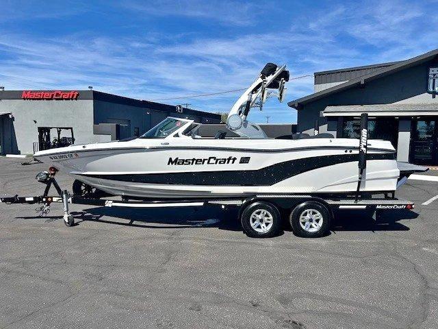 2017 MasterCraft XT23