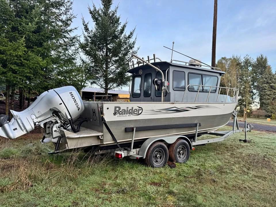 2017 Raider 24ft Fishing Boat