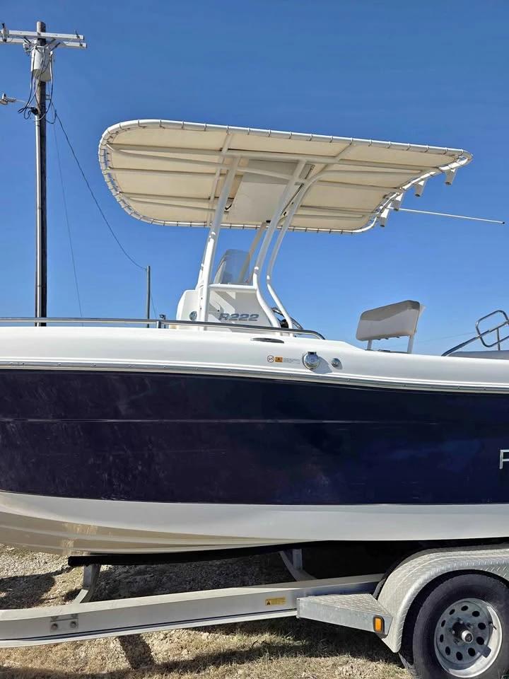 2017 Robalo R222