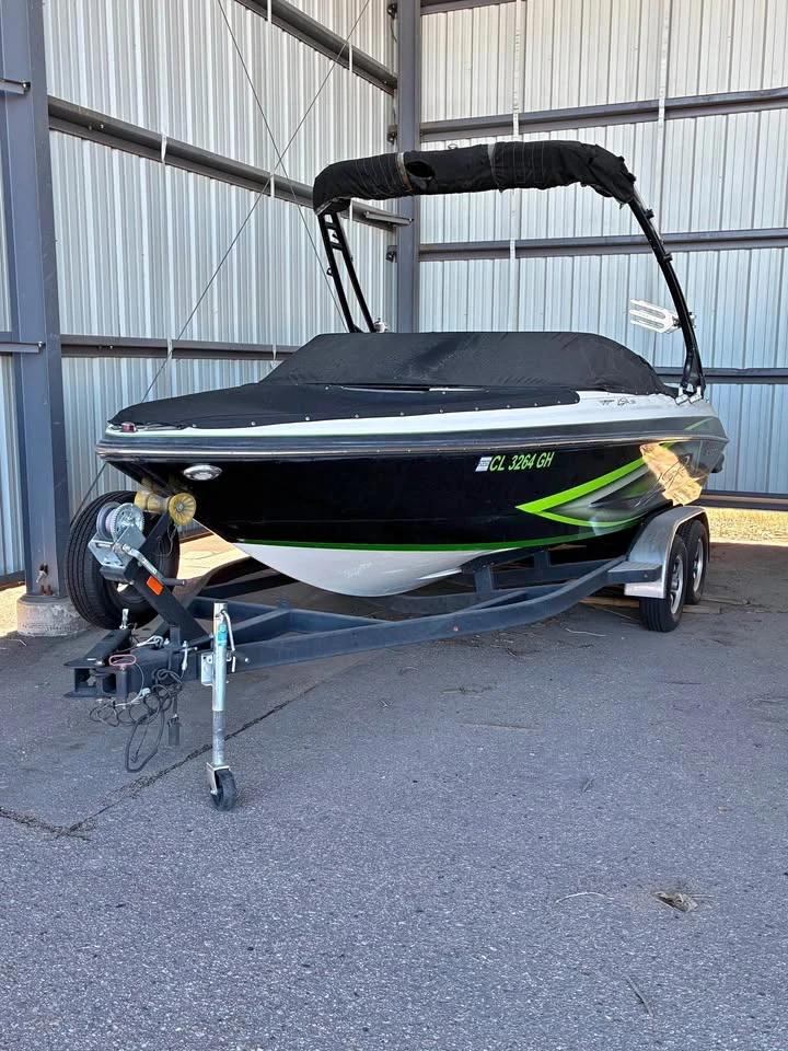 2014 Larson 2300 LRS