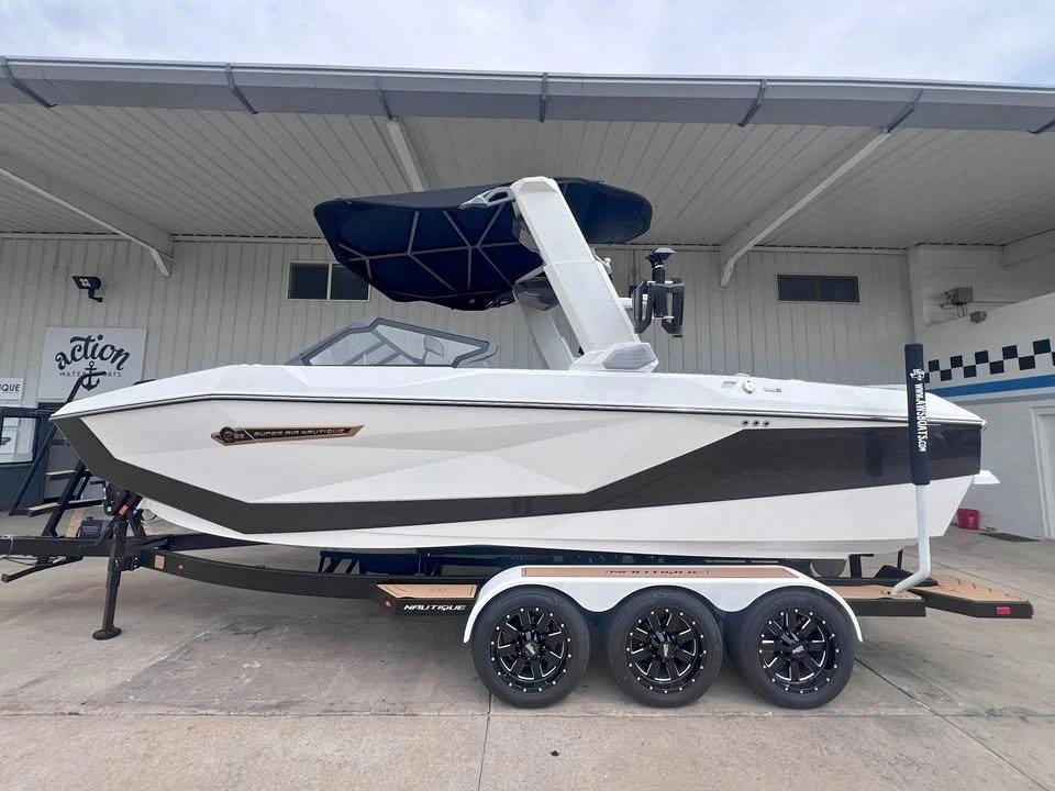 2025 Nautique G23