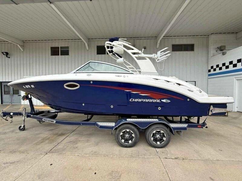 2018 Chaparral Sunesta 244 Surf