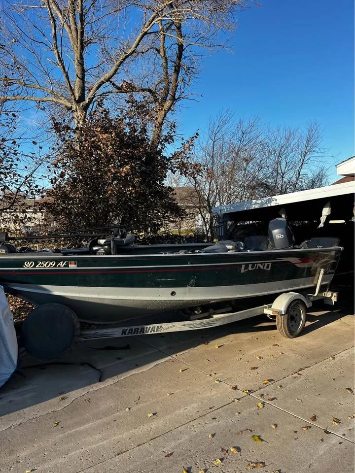 2004 Lund 1800 Explorer