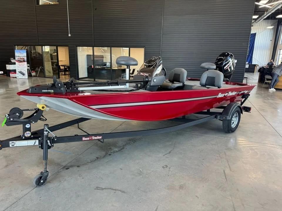 2023 Tracker Classic XL
