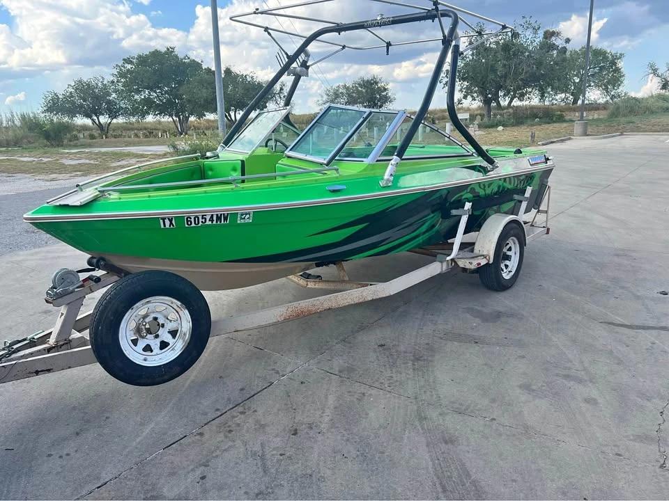 1987 Seaswirl Tempo