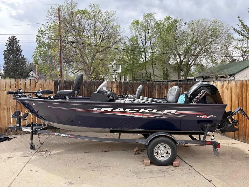 2023 Tracker Pro Guide V-16