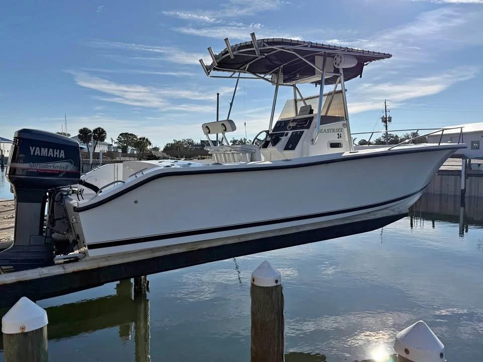 2000 Sea Strike 24’ Center Console