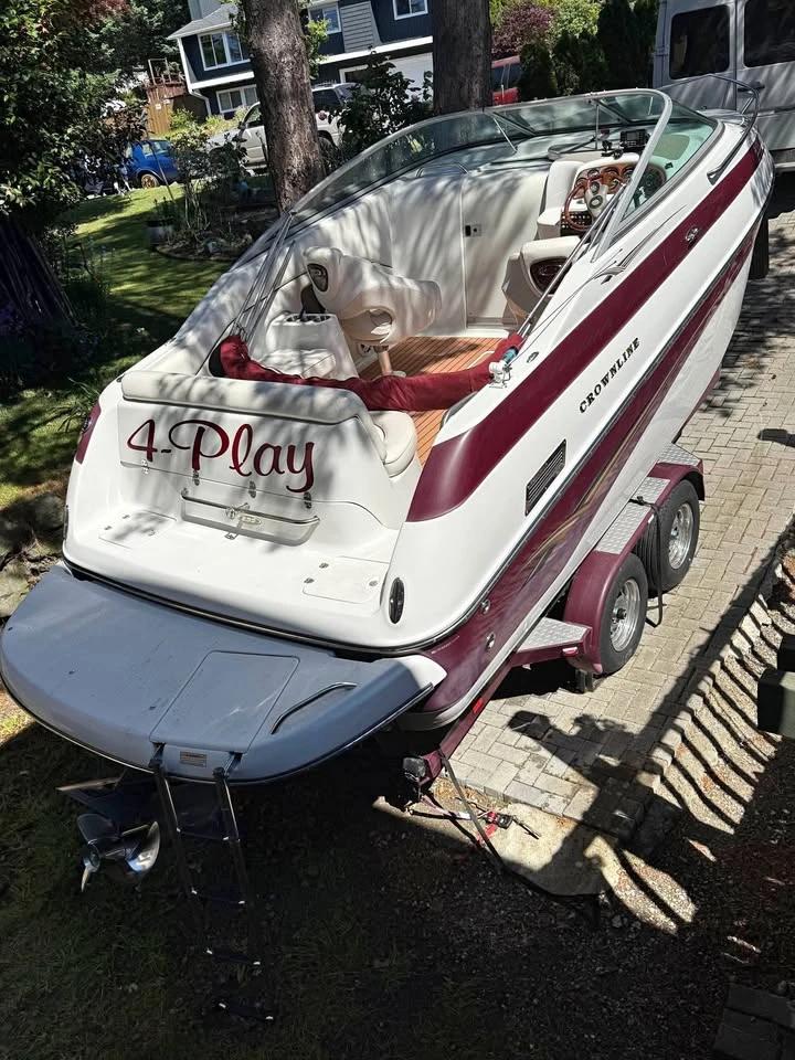 2004 crownline 210 LX