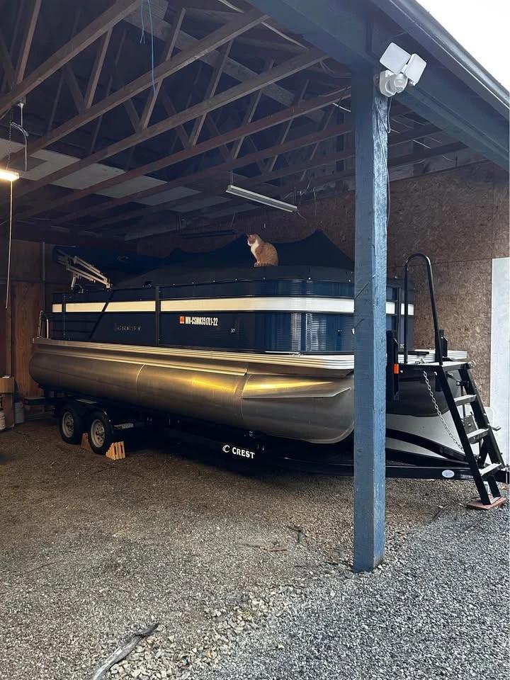 2022 Crest Classic LX pontoon boat