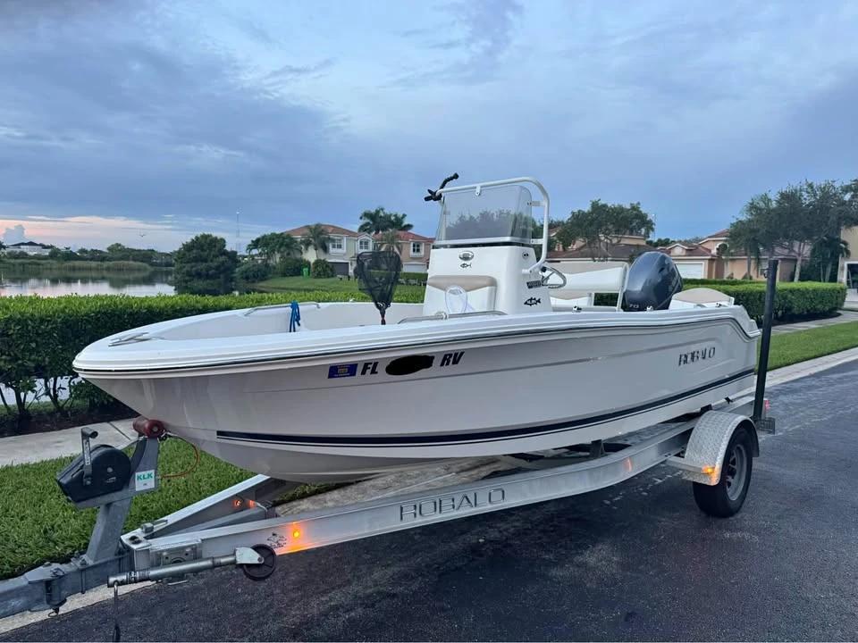2018 Robalo R160
