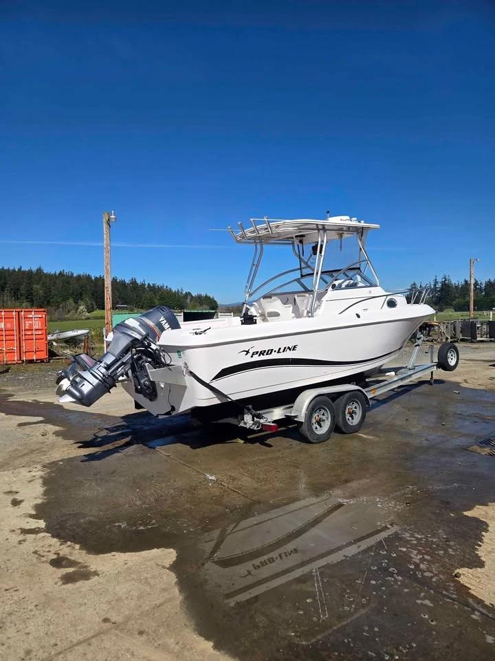 2004 Proline walk around 24ft 24 Walkaround