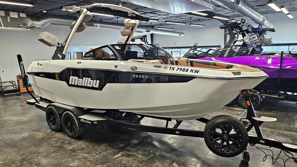 2023 Malibu M220