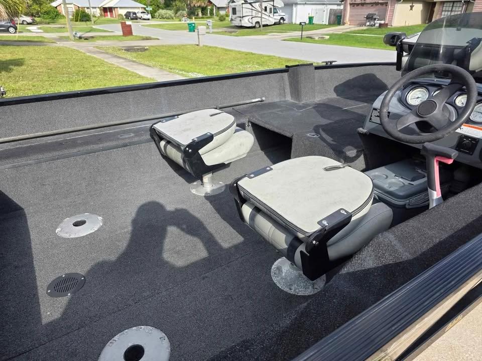 2012 Lowe Boats Fishing Machine 165 Pro