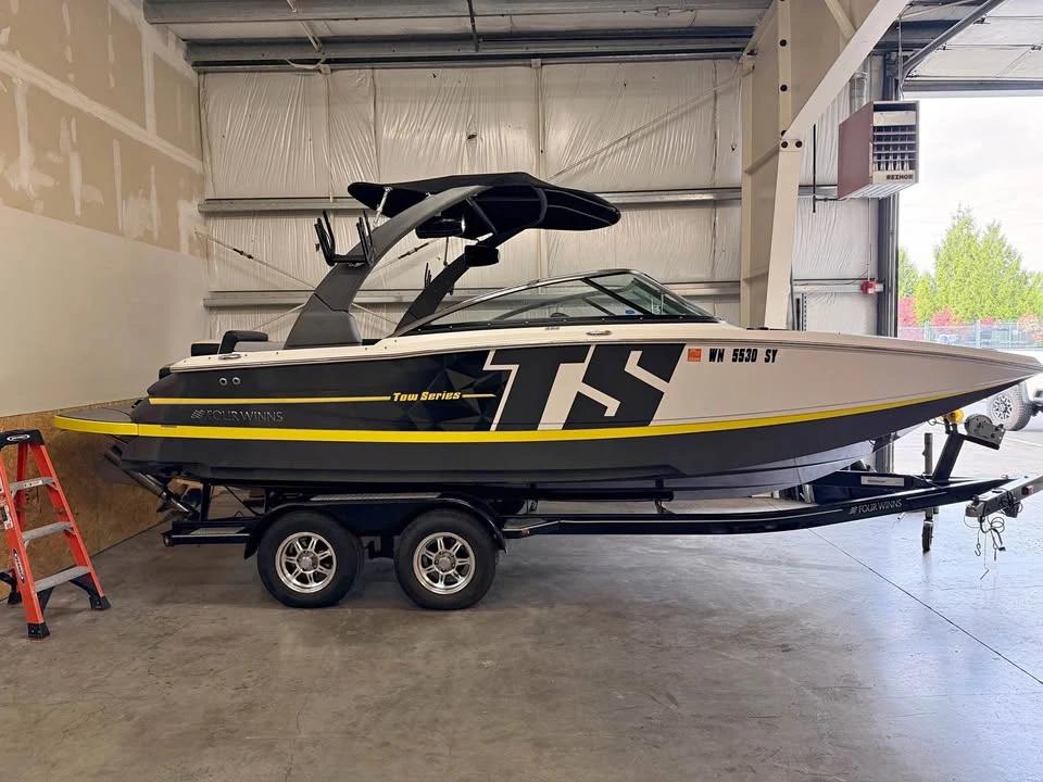 2017 Four Winns ts222