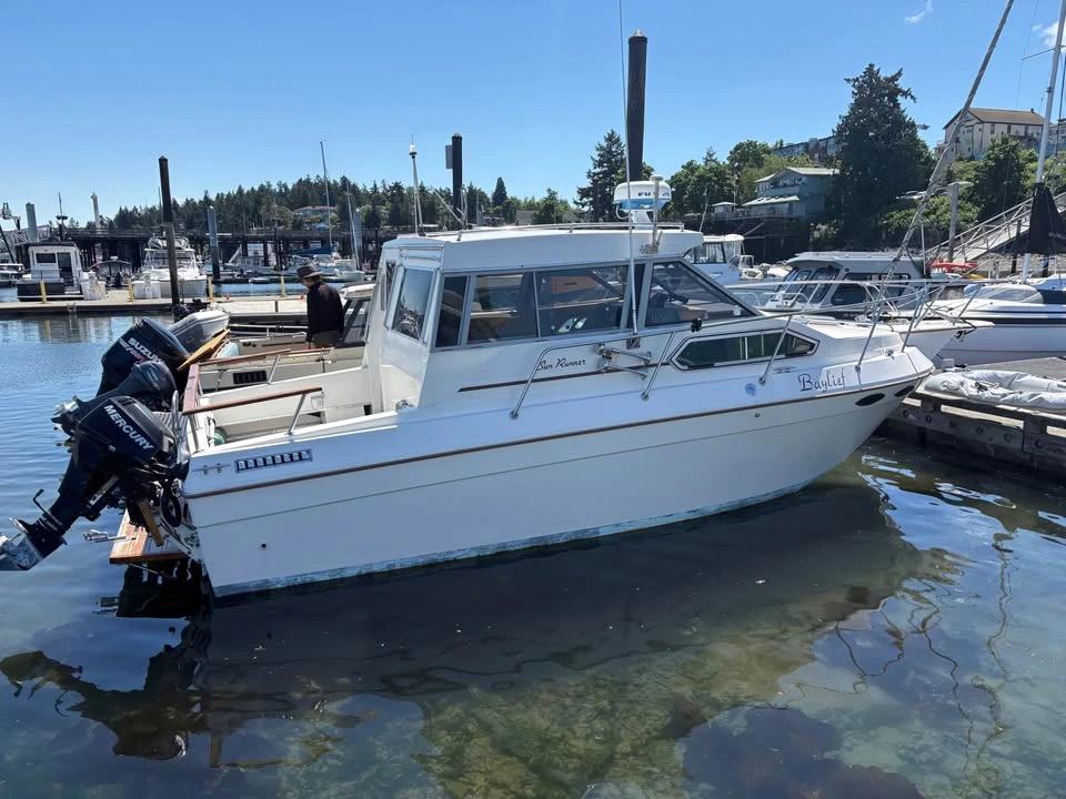 1986 23’ Alaska cabin Sunrunner 230 Classic