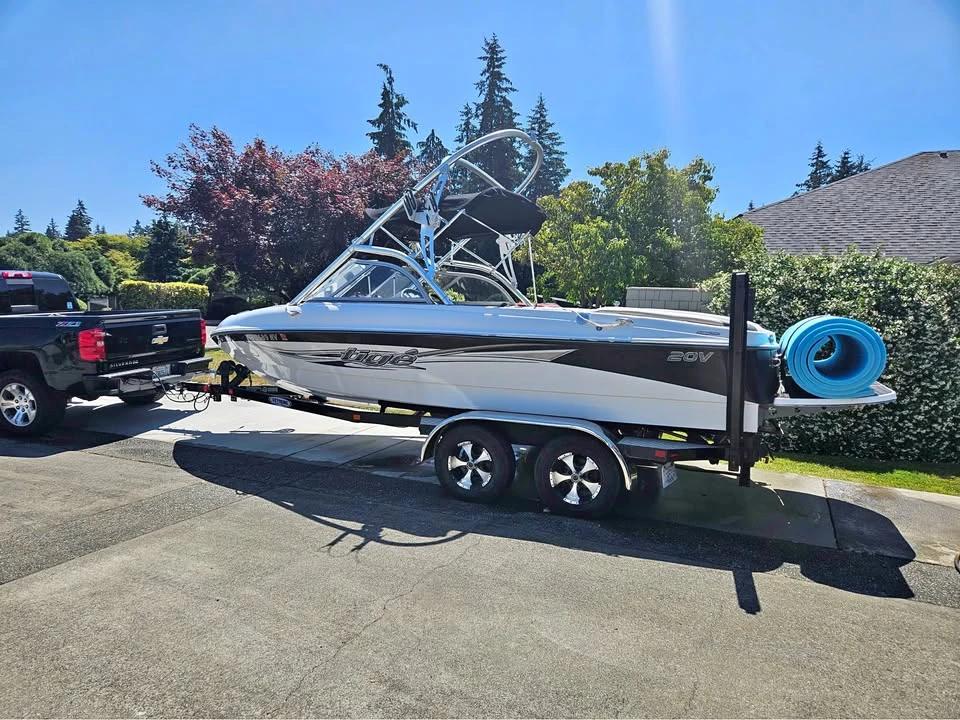 2007 Tigé 20V Wakeboard Boat with Trailer 20V