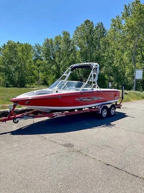 2004 Supra launch Skier's