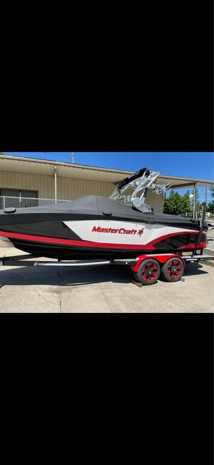 2016 Mastercraft X23 surf boat with only 348 hours! MasterCraft X23 Surf