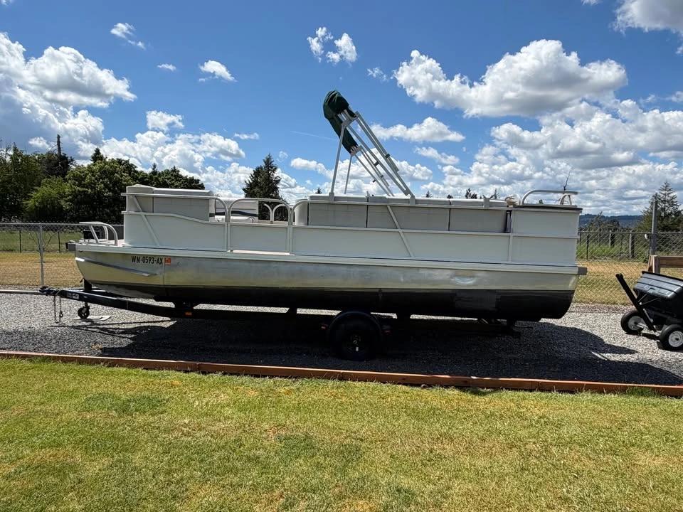 1988 Playcraft pontoon boat