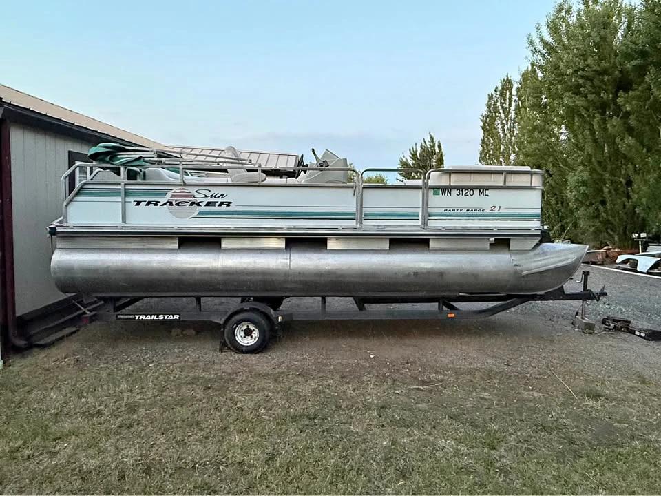 1993 Sun Tracker Party Barge
