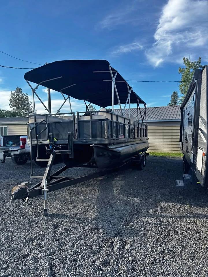 1999 Premier Marine Tritoon