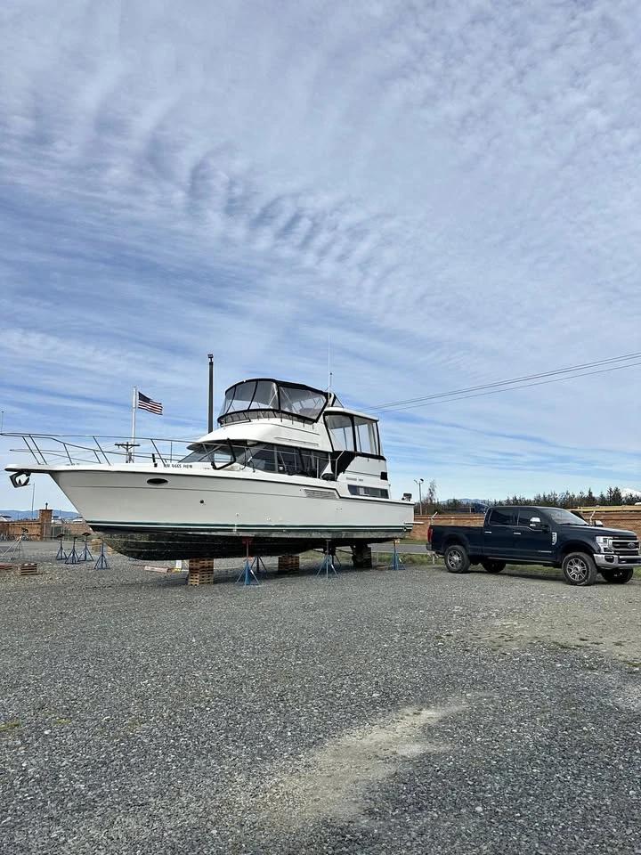 1994 Carver 390 double cabin flybridge 390 Aft Cabin