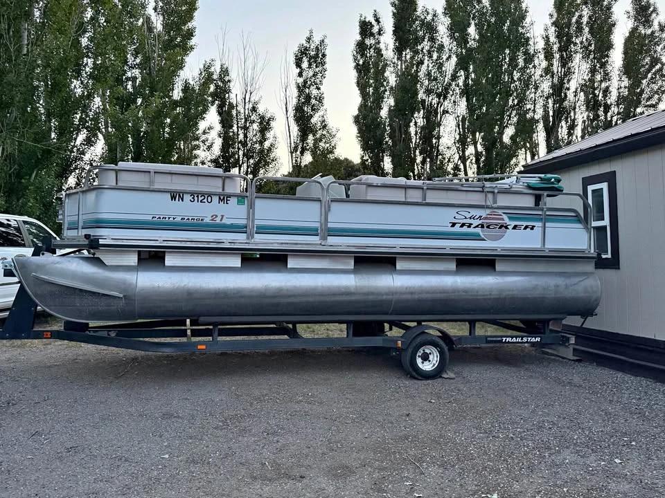 1993 Sun Tracker Party Barge 21