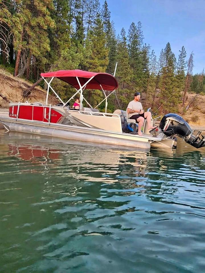 2024 Avalon tritoon