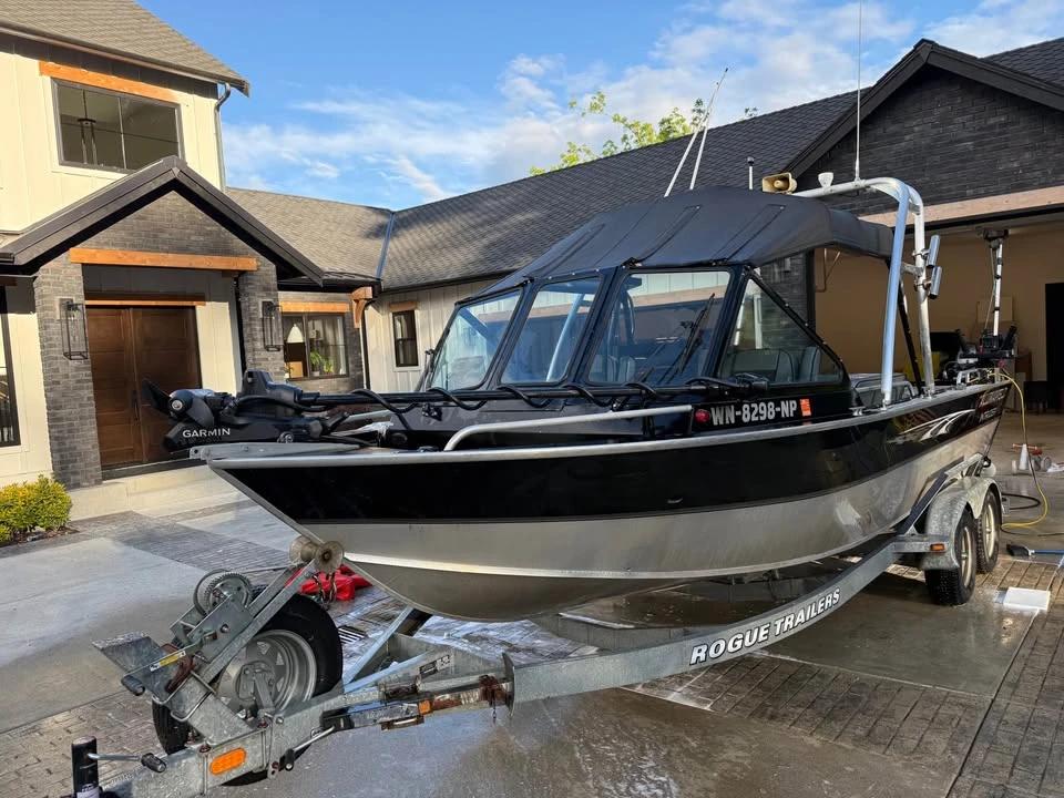 2005 alumaweld Intruder