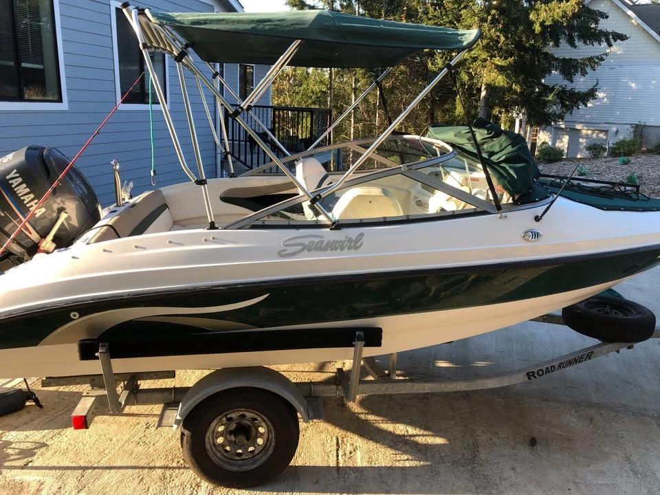 2000 SEASWIRL FIBERGLASS BOAT