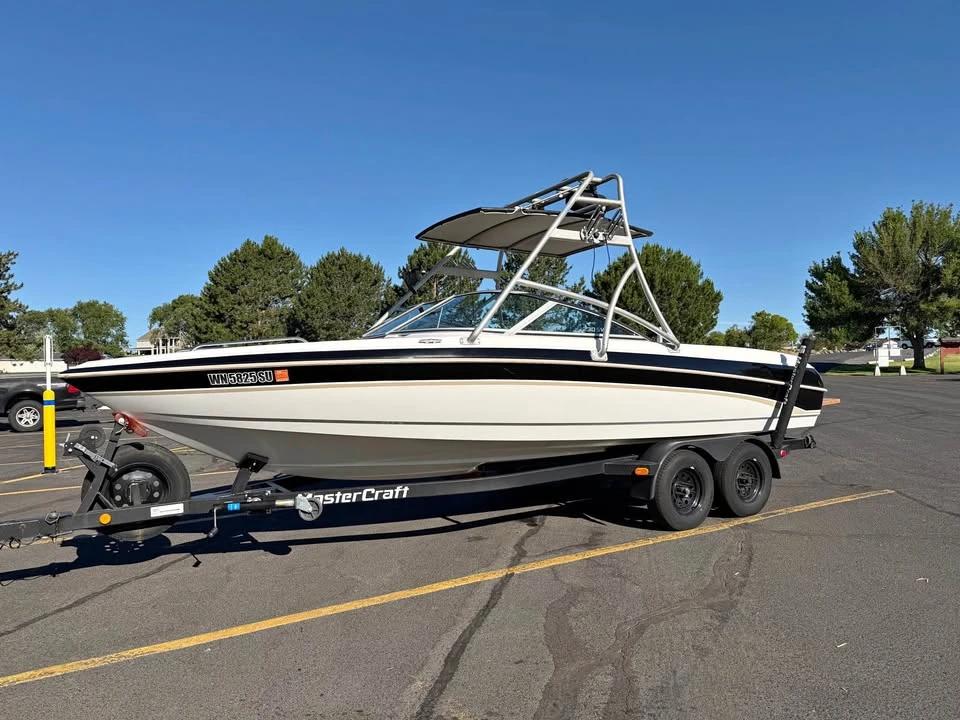 2000 MasterCraft Maristar 230 VRS
