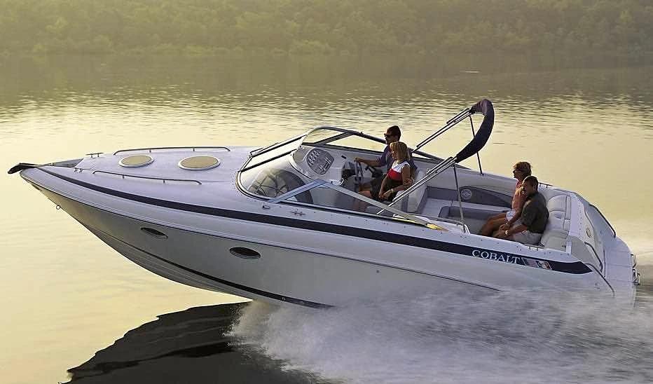 2001 Cobalt 293 Cuddy cabin