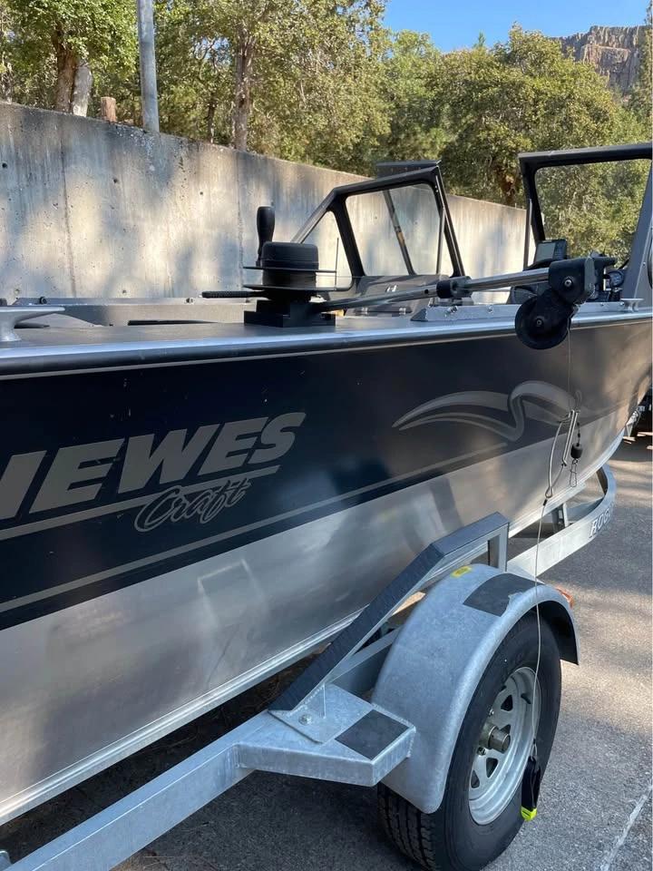 2000 Hews Craft 17’9” Sea Runner Boat Sea Runner 179