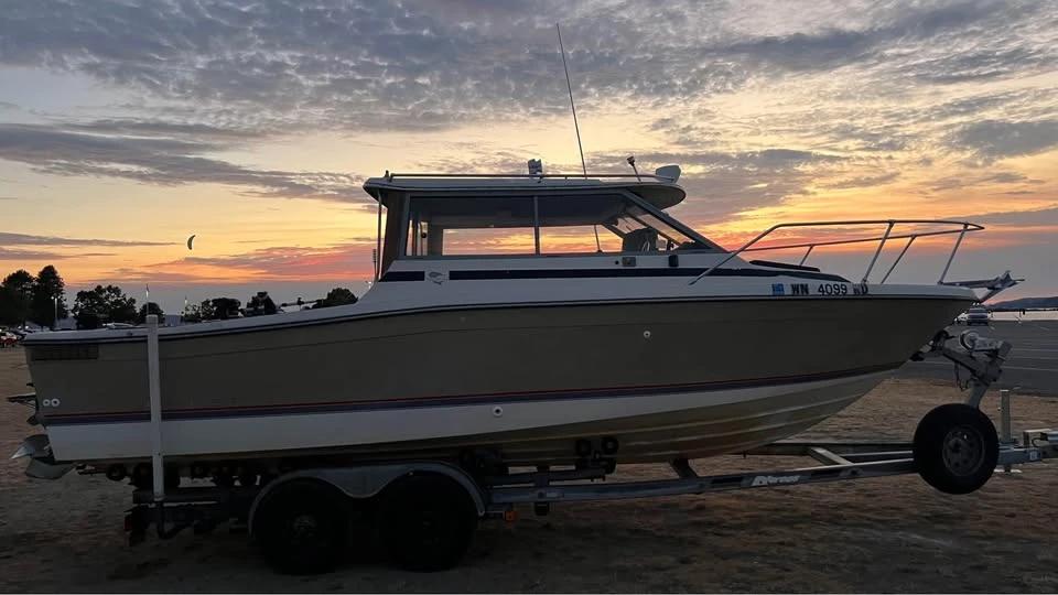 1998 24ft Trophy Alaskan cabin 2359 Offshore
