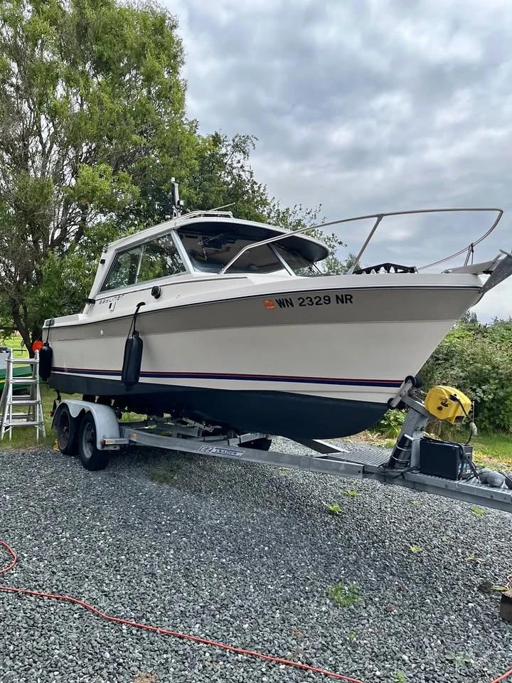 1983 Bayliner Explorer 2070 Explorer 2070