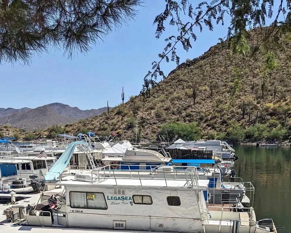 1982 40' 1982 Kayot Houseboat