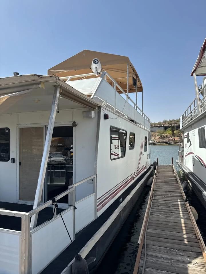 2002 Myacht 3512 tracker houseboat 3512 Cabin Cruiser