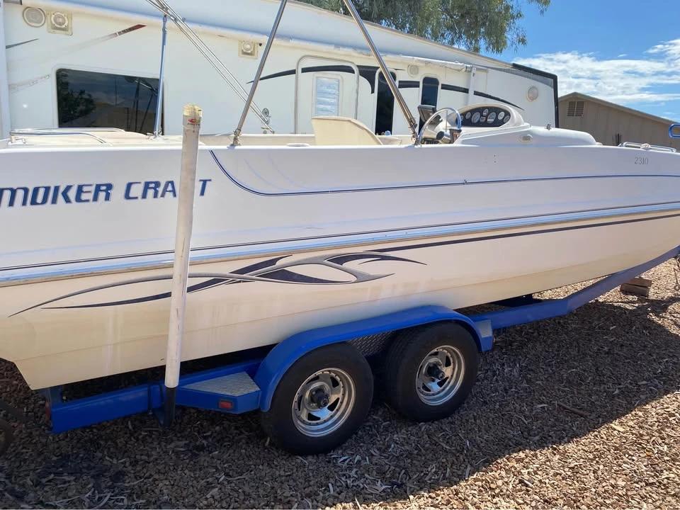 2001 Smoker Craft deck boat 210 Orbit
