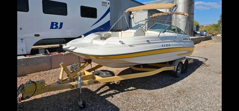 2005 Glastron deck boat DX 205