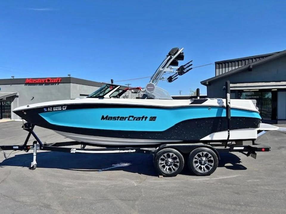2023 MasterCraft xt22