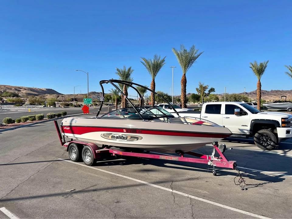 2005 Malibu Wakeboard Boat