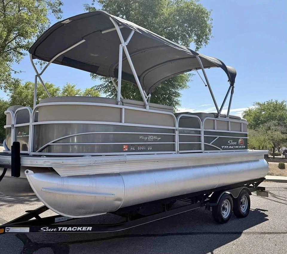 2019 Sun Tracker Party Barge 20 DLX 20 DLX