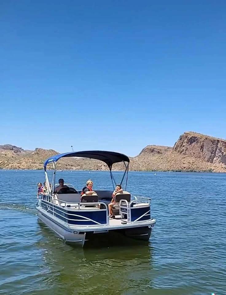 2014 Pontoon Boat Low Hours 22' DLX Lowe Ultra 220 DL