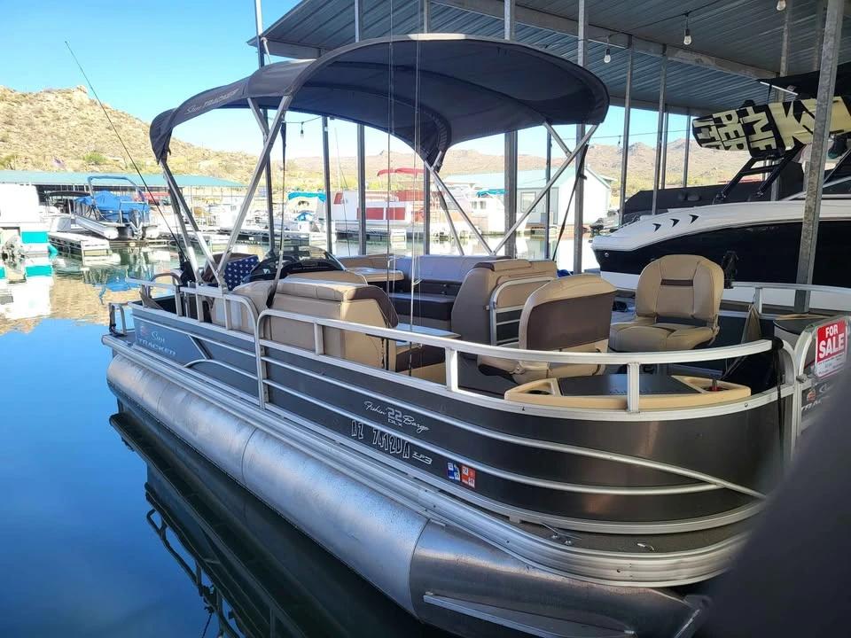 2018 Sun Tracker fishing barge 20 DLX