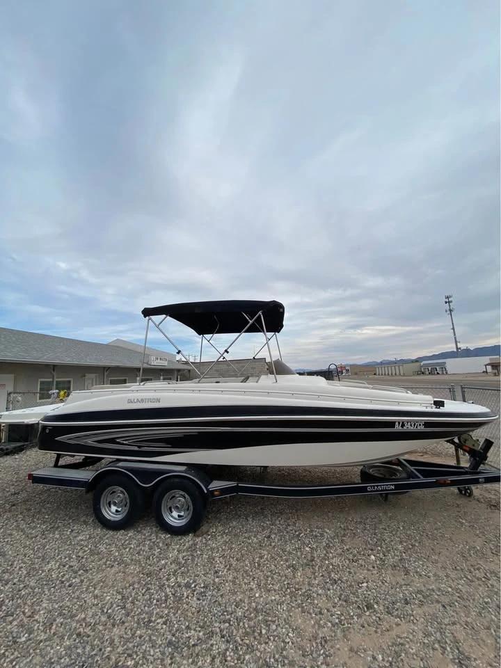 2008 Glastron ds215