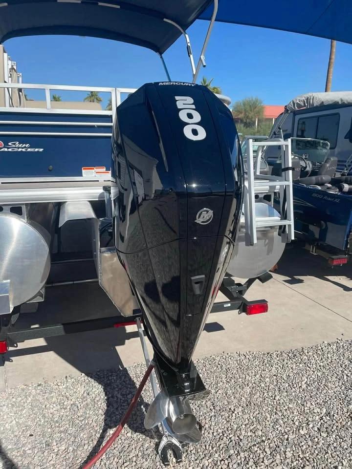 2022 Suntracker 22 xp3 + trailer Party Barge 22 XP3