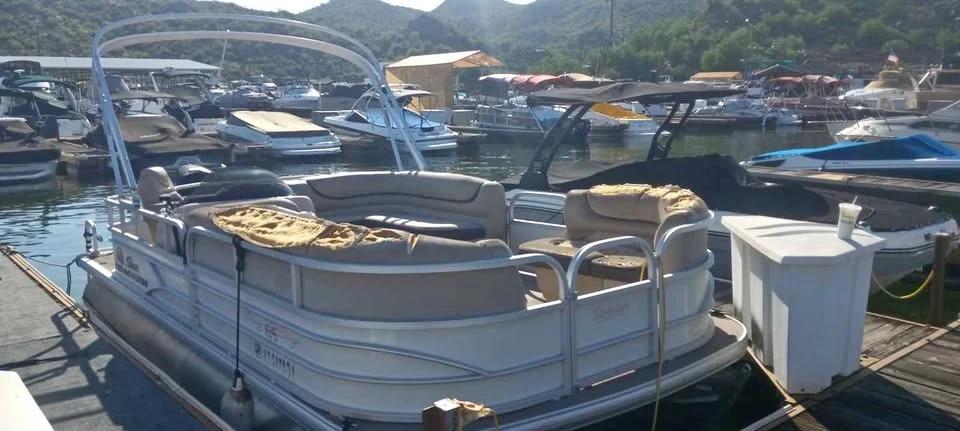 2016 Tracker party barge 22 dlx 22 DLX