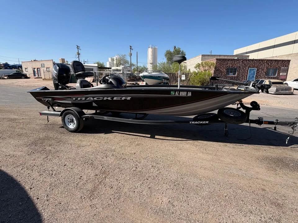 2019 Tracker pro txw 195