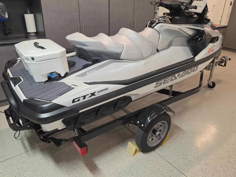 2024 SeaDoo gtx 300
