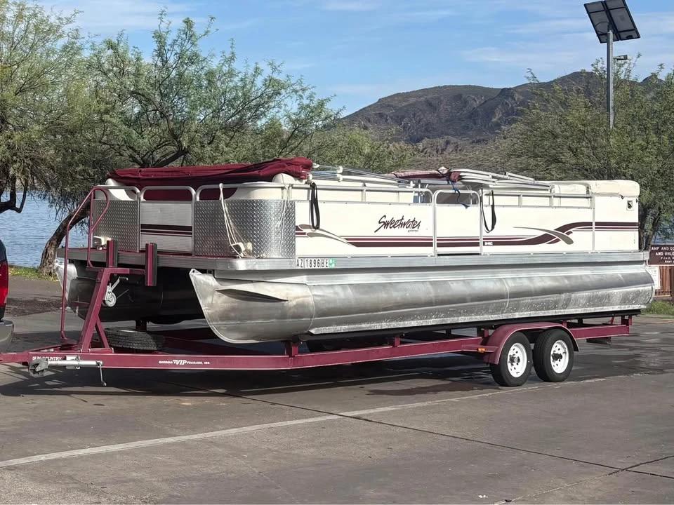 2001 Godfrey pontoon TriToon 266-I/O